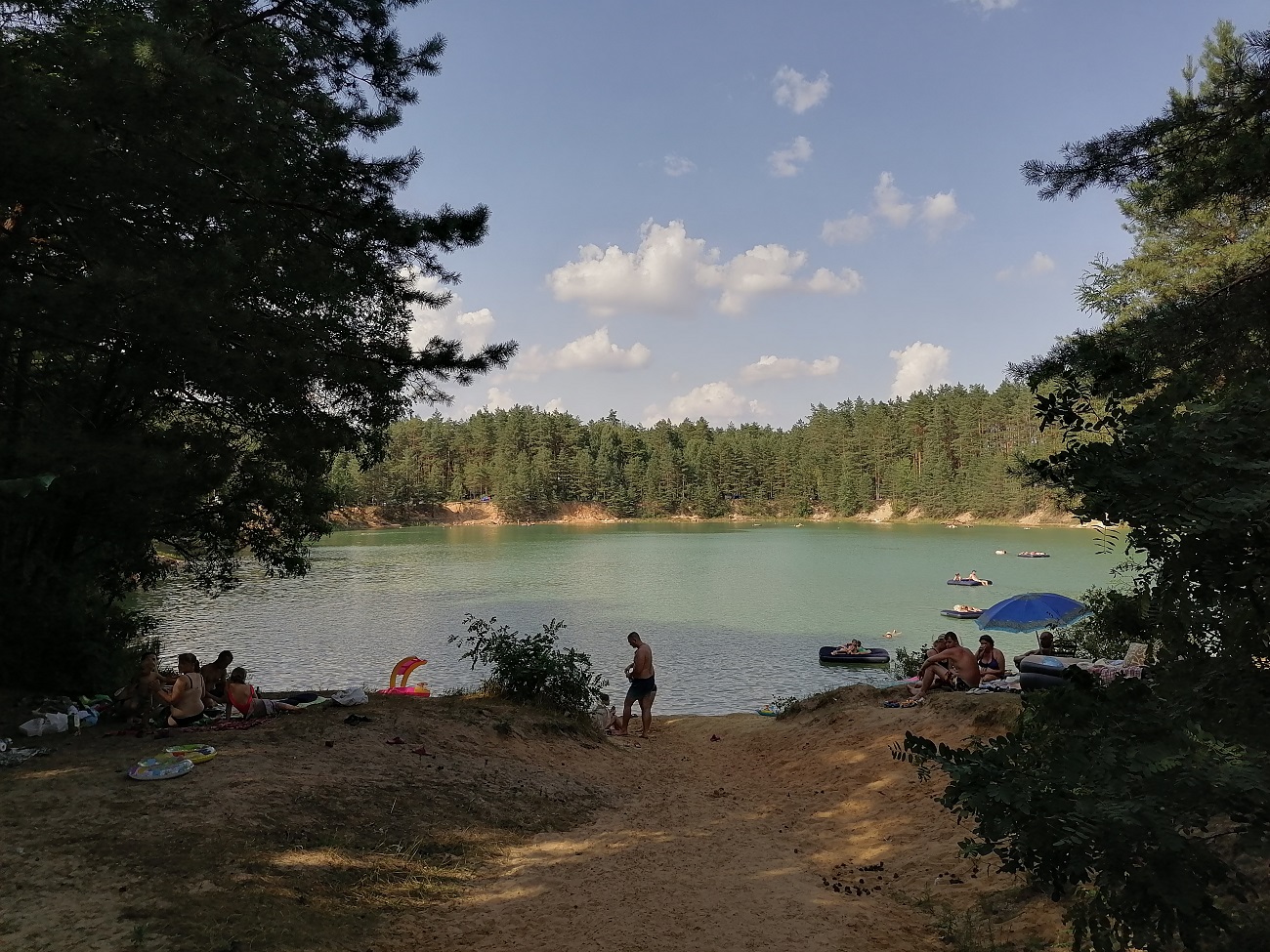 Розчарування чи альтернатива морю: чи варто їхати на знамениті Голубі озера на Чернігівщині